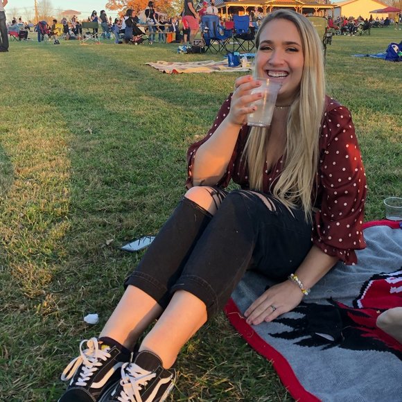 Meet your Posher, Gabrielle - Picture 1 of 1